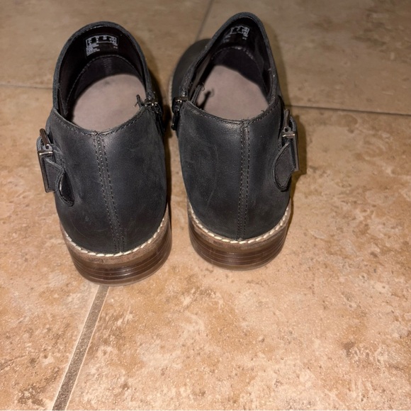 Black Ankle Boots with Sleek Design and Versatile Style - Picture 4 of 6